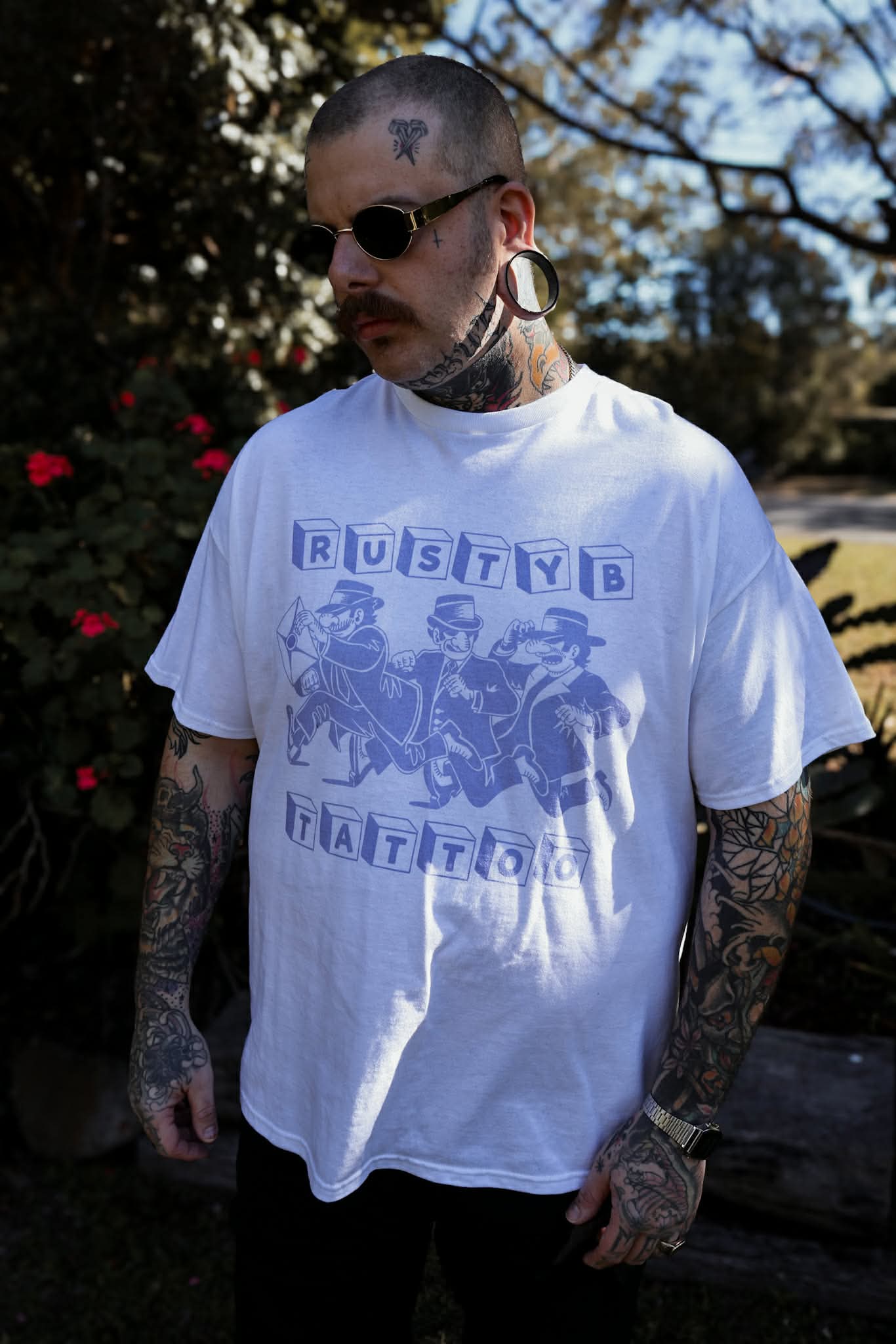 THREE THIEVES TEE